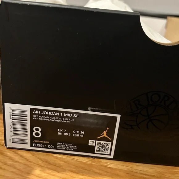 Air Jordan 1 mid SE. these are also brand new. An impulsive purchase from me. - Picture 5 of 5
